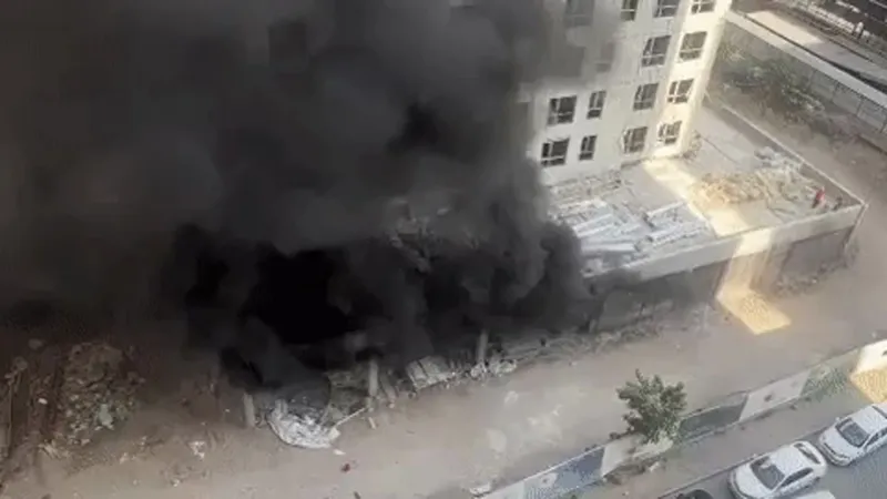 Пожар в строящемся ЖК "Кристалл" в Алматы