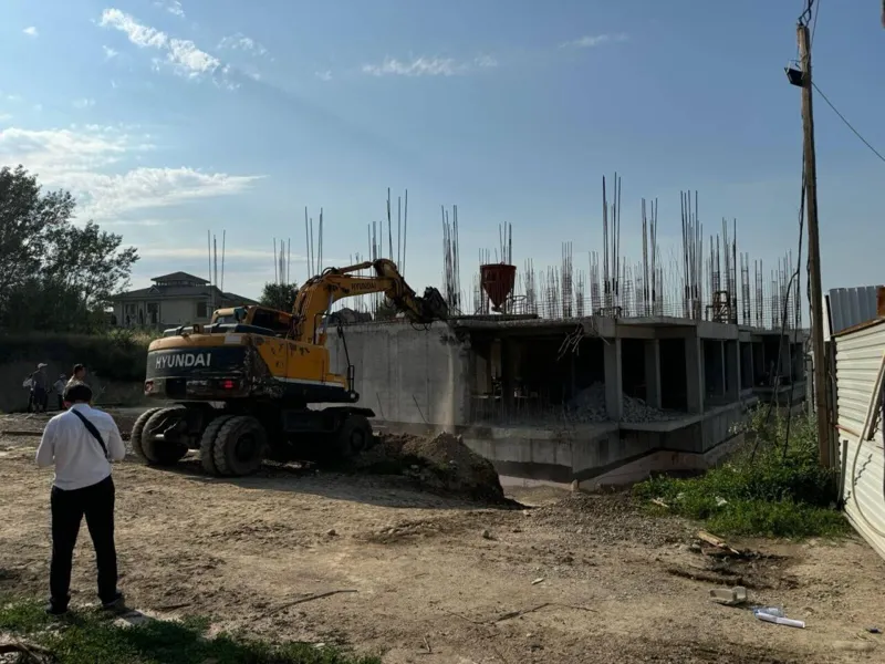 В Алматы сносят ЖК Graff