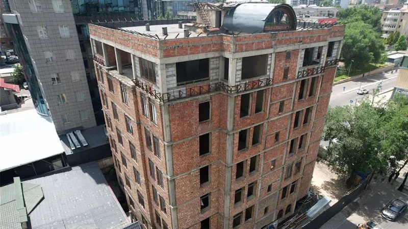 В Алматы сносят еще один незаконный ЖК