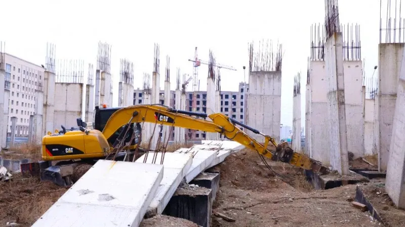 Первый пошел: в Астане сносят незаконный ЖК